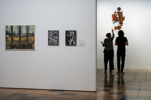 Art Photography Modern Art Exhibition City Hall 27 09 2026 Frankfurt (Oder) City Hall Brandenburg State Museum of Modern Art Exhibition Opening SPRINT, UNISON, ENDURANCE RUN: Images of Sports 27 09 2026 through 22 11 2026 Hans Ticha, *Ball Players*, 1980, painted wood and metal, back right; photo by Eberhard Thonfeld, Frankfurt (Oder), Brandenburg, GER