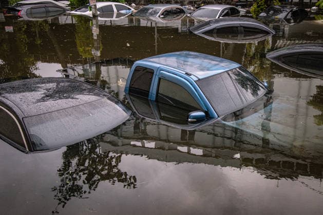 Aftermath of heavy rain in Bangkok BANGKOK, THAILAND - SEPTEMBER 27: Cars are submerged in floodwater after heavy rainfall in Bangkok, Thailand on September 27, 2026. The Thai Meteorological Department issued warnings for heavy to very heavy rainfall affecting Greater Bangkok and provinces across Thailand. Wissarut Weerasopon Anadolu Bangkok Thailand. Editorial use only. Please get in touch for any other usage.  Copyright: x2026xAnadoluxWissarutxWeerasoponx