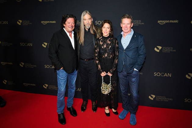 September 26, 2026, Toronto, On, Canada: Paul Langlois, left to right, Rob Baker, Leslie Feist and Gord Sinclair walk the red carpet ahead of the Canadian Songwriters Hall of Fame induction ceremony in Toronto, on Saturday, Sept. 26, 2026. Toronto Canada - ZUMAc35_ 20260926_zaf_c35_219 Copyright: xSammyxKoganx