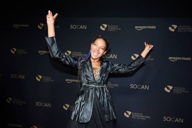 September 26, 2026, Toronto, On, Canada: Allison Russell walks the red carpet ahead of the Canadian Songwriters Hall of Fame induction ceremony in Toronto, on Saturday, Sept. 26, 2026. Toronto Canada  - ZUMAc35_ 20260926_zaf_c35_221 Copyright: xSammyxKoganx