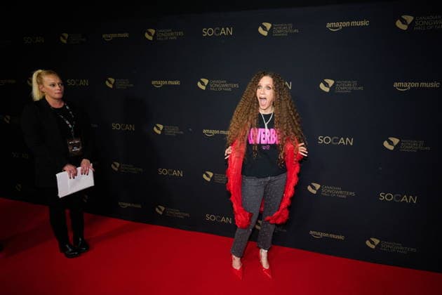September 26, 2026, Toronto, On, Canada: Amanda Marshall walks the red carpet ahead of the Canadian Songwriters Hall of Fame induction ceremony in Toronto, on Saturday, Sept. 26, 2026. Toronto Canada  - ZUMAc35_ 20260926_zaf_c35_228 Copyright: xSammyxKoganx