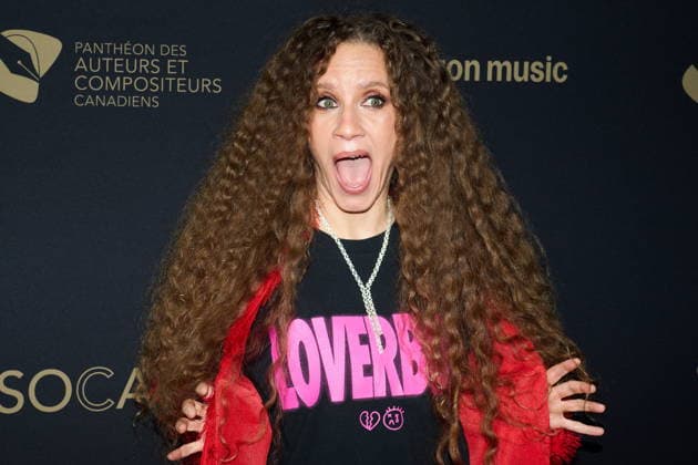 September 26, 2026, Toronto, On, Canada: Amanda Marshall walks the red carpet ahead of the Canadian Songwriters Hall of Fame induction ceremony in Toronto, on Saturday, Sept. 26, 2026. Toronto Canada  - ZUMAc35_ 20260926_zaf_c35_227 Copyright: xSammyxKoganx