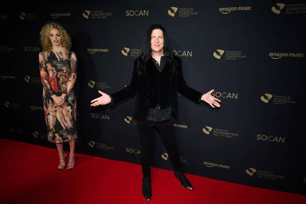 September 26, 2026, Toronto, On, Canada: Todd Kerns, right, walks the red carpet ahead of the Canadian Songwriters Hall of Fame induction ceremony in Toronto, on Saturday, Sept. 26, 2026. Toronto Canada  - ZUMAc35_ 20260926_zaf_c35_232 Copyright: xSammyxKoganx