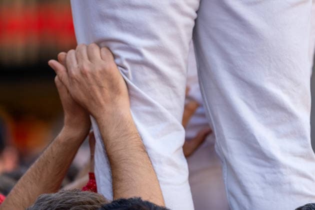 La Merce festival 2026, Placa Sant Jaume. Castellers day, 24 September. Barcelona, Catalunya. A member of Colla Jove dels Xiquets de Valls during the human towers performance at the traditional La Merce festival celebrations, September 27, 2026, Placa Sant Jaume, Barcelona, Catalonia., Credit:Ivan Sanchez Jimenez Ivan Sanchez Avalon  Copyright: xIvanxSanchezxJimenezx xIvanxSanchezx xAvalonx 1138666168
