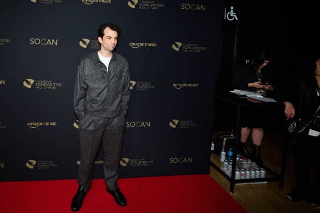 September 26, 2026, Toronto, On, Canada: Jay Baruchel walks the red carpet ahead of the Canadian Songwriters Hall of Fame induction ceremony in Toronto, on Saturday, Sept. 26, 2026. Toronto Canada  - ZUMAc35_ 20260926_zaf_c35_243 Copyright: xSammyxKoganx