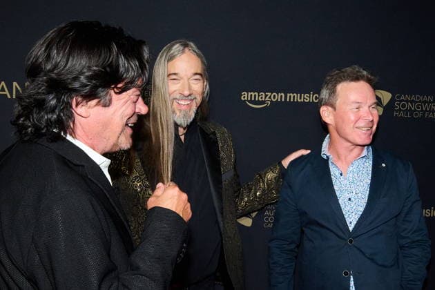 September 26, 2026, Toronto, On, Canada: Paul Langlois, left to right, Rob Baker and Gord Sinclair of The Tragically Hip walk the red carpet ahead of the Canadian Songwriters Hall of Fame induction ceremony in Toronto, on Saturday, Sept. 26, 2026. Toronto Canada  - ZUMAc35_ 20260926_zaf_c35_247 Copyright: xSammyxKoganx