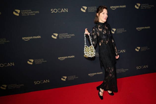 September 26, 2026, Toronto, On, Canada: Leslie Feist walks the red carpet ahead of the Canadian Songwriters Hall of Fame induction ceremony in Toronto, on Saturday, Sept. 26, 2026. Toronto Canada  - ZUMAc35_ 20260926_zaf_c35_252 Copyright: xSammyxKoganx