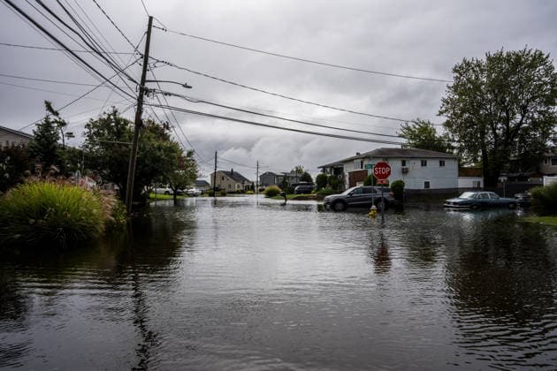 Nor’easter storm causes major coastal flooding in Long Island NEW YORK, UNITED STATES - SEPTEMBER 27: Floodwaters cover residential streets following severe coastal inundation caused by a powerful Nor’easter in Lindenhurst, Long Island, New York, United States on September 27, 2026. A powerful Nor’easter storm battered coastal communities across the region, causing widespread flooding and severe tidal surges. Thomas Hengge Anadolu New York United States. Editorial use only. Please get in touch for any other usage.  Copyright: x2026xAnadoluxThomasxHenggex