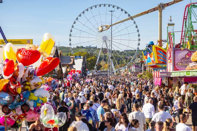 Festivities at the Cannstatter Waden. According to the organizers, the Cannstatter Volksfest is one of the most beautiful and largest folk festivals in the world. Around three million guests are expected again through October 11. September 27, 2026, Stuttgart, Baden-Württemberg, Germany