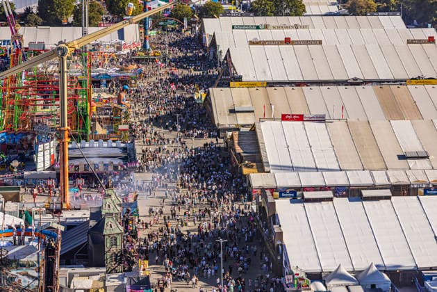 Festivities at the Cannstatter Waden. According to the organizers, the Cannstatter Volksfest is one of the most beautiful and largest folk festivals in the world. Around three million guests are expected again through October 11. September 27, 2026, Stuttgart, Baden-Württemberg, Germany