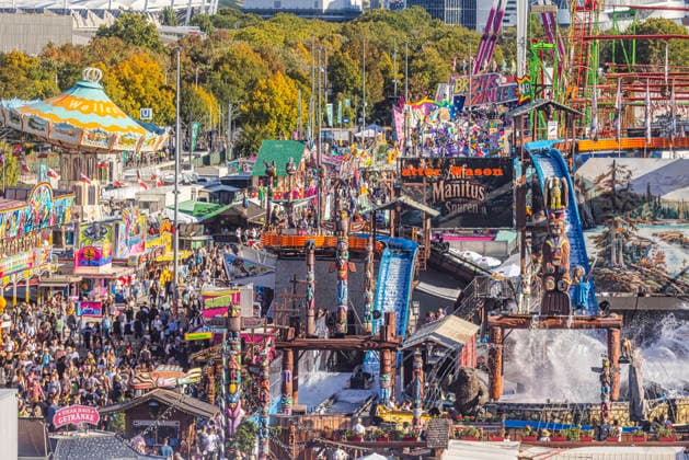 Festivities at the Cannstatter Waden. According to the organizers, the Cannstatter Volksfest is one of the most beautiful and largest folk festivals in the world. Around three million guests are expected again through October 11. September 27, 2026, Stuttgart, Baden-Württemberg, Germany