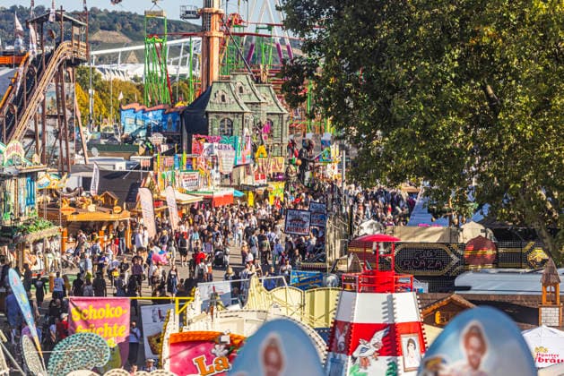 Festivities at the Cannstatter Waden. According to the organizers, the Cannstatter Volksfest is one of the most beautiful and largest folk festivals in the world. Around three million guests are expected again through October 11. September 27, 2026, Stuttgart, Baden-Württemberg, Germany