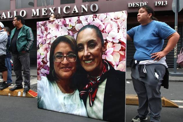 September 27, 2026: TO-45253- Ciudad de M& xe9;xico. 2026-09 -27. .People participate during the accountability report of President Claudia Sheinbaum Pardo, in the Plaza de la Constituci& xf3;n in Mexico City. Alejandro God& xcd;nez Clasos.com.mx - ZUMAcs4_ 20260927_faa_cs4_037 Copyright: xAlejandroxGod& Xed;Nezx