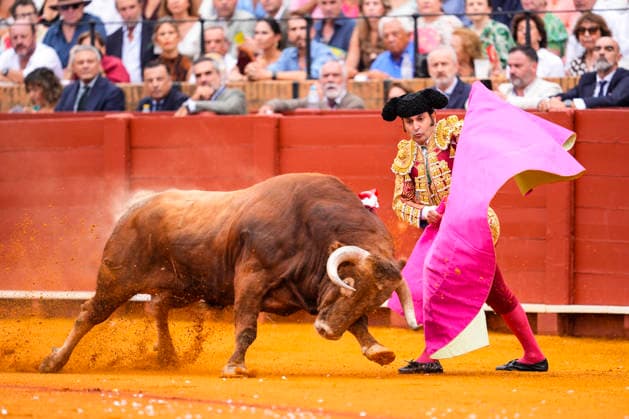 Fourth Regular Bullfight of the San Miguel Fair in Seville: Morante de la Puebla during the fourth regular bullfight of the San Miguel Fair at the Real Maestranza de Caballería On September 27, 2026, in Seville, Andalusia, Spain Morante de la Puebla, Daniel Luque, and Borja Jiménez fought bulls from the Garcigrande ranch during the fourth subscription bullfight of the San Miguel Fair on September 27, 2026, in Seville, Andalusia, Spain  Copyright: xJoaquinxCorcherox 7804617