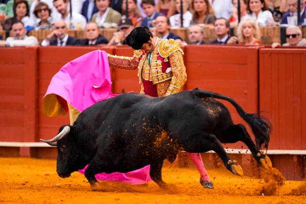Fourth Regular Bullfight of the San Miguel Fair in Seville: Morante de la Puebla during the fourth regular bullfight of the San Miguel Fair at the Real Maestranza de Caballería On September 27, 2026, in Seville, Andalusia, Spain, Morante de la Puebla, Daniel Luque, and Borja Jiménez fought bulls from the Garcigrande ranch during the fourth subscription bullfight of the San Miguel Fair, September 27, 2026, in Seville, Andalusia, Spain  Copyright: xJoaquinxCorcherox 7804631