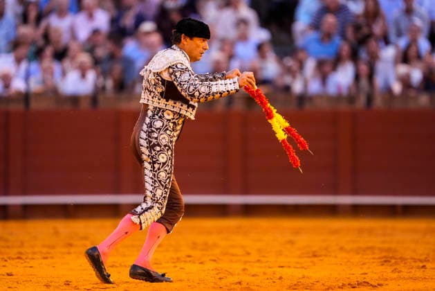 Fourth Regular Bullfight of the San Miguel Fair in Seville: Banderillero Luis Blázquez Cuts Off His Ponytail During the Fourth Regular Bullfight of the San Miguel Fair at the Real Maestranza de Caballería on September 27, 2026, in Seville, Andalusia, Spain. Morante de la Puebla, Daniel Luque, and Borja Jiménez fought bulls from the Garcigrande ranch during the fourth regular bullfight of the San Miguel Fair September 27, 2026, Joaquín, Seville, Andalusia, Seville, Andalusia, Spain  Copyright: xJoaquinxCorcherox 7804683