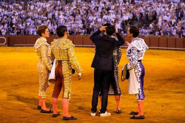 Fourth Regular Bullfight of the San Miguel Fair in Seville: Banderillero Luis Blázquez Cuts Off His Ponytail During the Fourth Regular Bullfight of the San Miguel Fair at the Real Maestranza de Caballería on September 27, 2026, in Seville, Andalusia, Spain. Morante de la Puebla, Daniel Luque, and Borja Jiménez fought bulls from the Garcigrande ranch during the fourth regular bullfight of the San Miguel Fair September 27, 2026, Joaquín, Seville, Andalusia, Seville, Andalusia, Spain  Copyright: xJoaquinxCorcherox 7804687