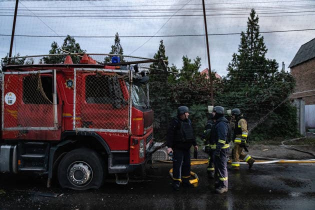 Russian drone attack in Sloviansk SLOVIANSK, UKRAINE - SEPTEMBER 27: Firefighters stand next to a firetruck damaged by an FPV drone after operating at a house fire following a Russian drone attack in Sloviansk, Ukraine, on September 27, 2026. Francisco Richart Anadolu Sloviansk Ukraine. Editorial use only. Please get in touch for any other usage.  Copyright: x2026xAnadoluxFranciscoxRichartx