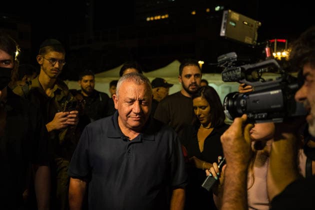September 27, 2026, Tel Aviv, Tel Aviv, Israel: GADI EISENKOT, leading candidate to replace Benjamin Netanyahu as Israeli PM speaks to the press at a Sukka, a tent for the holiday of Sukkot, built by families of former hostages In Hostages Square to commemorate 3 years since October 7th Tel Aviv Israel - ZUMAg280 20260927_znp_g280_021 Copyright: xYoavxGinsburgx