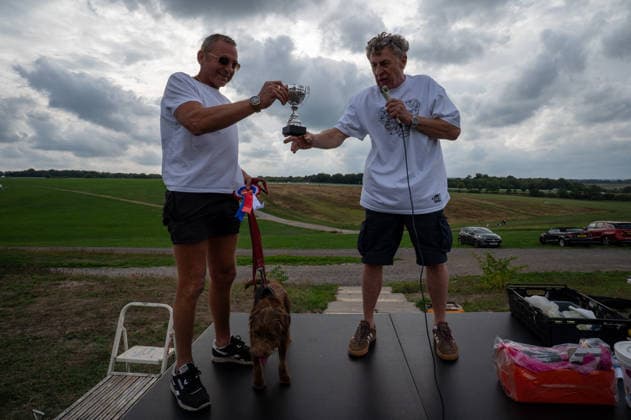 Terrier Derby at Epsom Racecourse in Surrey - 27 Sep 2026 The winner of the 2026 Terrier Derby, Barney, and his owner Karl Thorpe accept the Smudge Cup after winning the race at Epsom Racecourse. Terriers competed in the annual Terrier Derby held at Epsom Racecourse, Surrey, an event first held in 2003 as a side attraction to Epsom Trainers Day. More than 70 dogs took part in heats, quarter-finals and semi-finals before the grand finale, chasing a mechanically towed lure along a racetrack. The event was inspired by Jack Russell terrier Smudge and raises money for charity, with spectators also attending a dog show, raffle, trade stalls and other attractions. Epsom United Kingdom Copyright: xJamesxWilloughbyx xSOPAxImagesx JWILLOUGHBY_3509