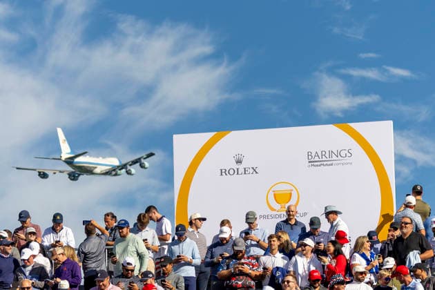 September 27, 2026, Medinah, Illinois, USA: Air Force One, carrying U.S. President DONALD TRUMP, flies over Medinah Country Club ahead of Trump s arrival in Chicago for the final day of the 2026 Presidents Cup in Medinah, Illinois, USA, on September 27, 2026. Medinah USA - ZUMAj302 20260927_znp_j302_002 Copyright: xBrettxJohnsenx