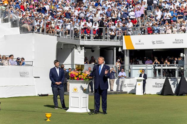 September 27, 2026, Medinah, Illinois, USA: U.S. President DONALD TRUMP speaks to the crowd during the final day of the 2026 Presidents Cup at Medinah Country Club in Medinah, Illinois, USA, on September 27, 2026. Medinah USA - ZUMAj302 20260927_znp_j302_014 Copyright: xBrettxJohnsenx