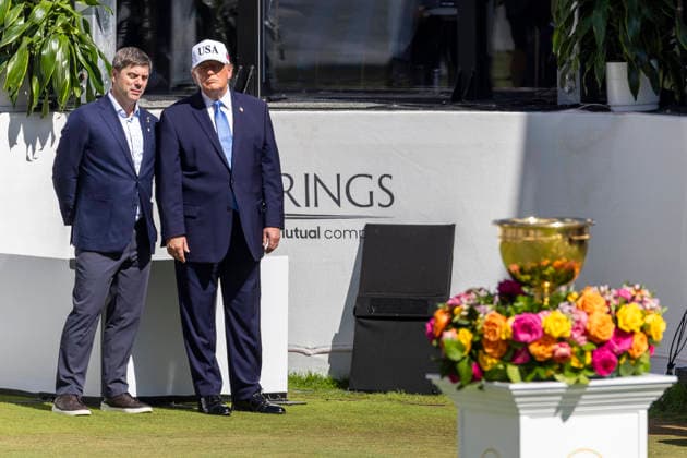 September 27, 2026, Medinah, Illinois, USA: U.S. President DONALD TRUMP speaks with PGA TOUR Commissioner BRIAN ROLAPP during the final day of the 2026 Presidents Cup at Medinah Country Club in Medinah, Illinois, USA, on September 27, 2026. Medinah USA  - ZUMAj302 20260927_znp_j302_043 Copyright: xBrettxJohnsenx