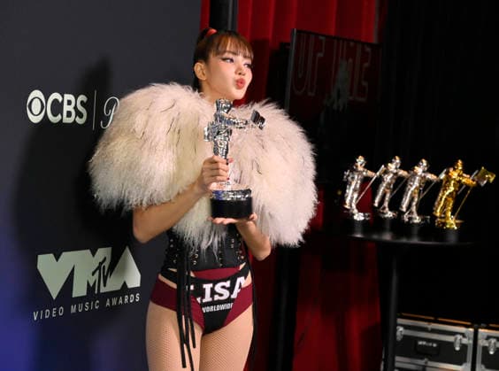 LISA, winner of the Best Pop award for Dream feat. Kentaro Sakaguchi, appears backstage during the 2026 MTV Video Music Awards VMA s at the Peacock Theater in Los Angeles on Sunday, September 27, 2026.  LAP20260927644 JIMxRUYMEN