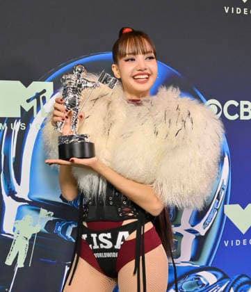 LISA, winner of the Best Pop award for Dream feat. Kentaro Sakaguchi, appears backstage during the 2026 MTV Video Music Awards VMA s at the Peacock Theater in Los Angeles on Sunday, September 27, 2026.  LAP20260927649 JIMxRUYMEN