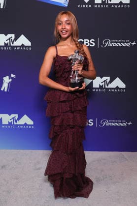 2026 MTV Video Music Awards (VMAs) - Press Room PinkPantheress, winner of the Best Art Direction award for Stateside , poses in the press room during the 2026 MTV Video Music Awards (VMAs) at Peacock Theater on September 27, 2026 in Los Angeles, California. Los Angeles Peacock Theater California United States Copyright: ximageSPACEx