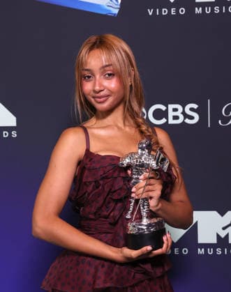 2026 MTV Video Music Awards (VMAs) - Press Room PinkPantheress, winner of the Best Art Direction award for Stateside , poses in the press room during the 2026 MTV Video Music Awards (VMAs) at Peacock Theater on September 27, 2026 in Los Angeles, California. Los Angeles Peacock Theater California United States Copyright: ximageSPACEx