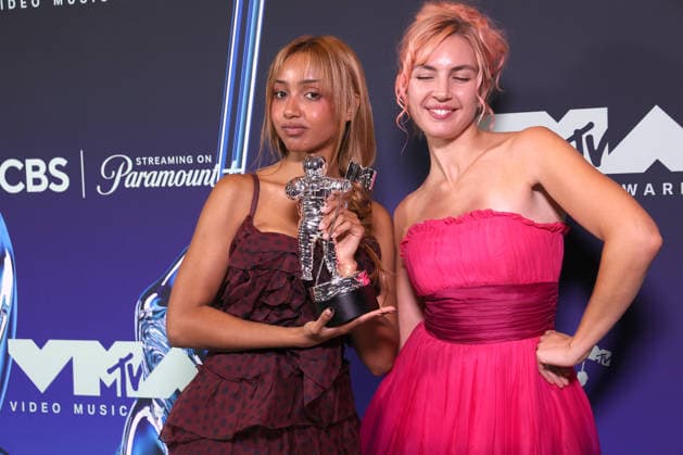 2026 MTV Video Music Awards (VMAs) - Press Room PinkPantheress, winner of the Best Art Direction award for Stateside , poses in the press room during the 2026 MTV Video Music Awards (VMAs) at Peacock Theater on September 27, 2026 in Los Angeles, California. Los Angeles Peacock Theater California United States Copyright: ximageSPACEx