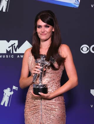 2026 MTV Video Music Awards (VMAs) - Press Room Sienna Spiro, winner of the Best New Artist award, poses in the press room during the 2026 MTV Video Music Awards (VMAs) at Peacock Theater on September 27, 2026 in Los Angeles, California. Los Angeles Peacock Theater California United States Copyright: ximageSPACEx