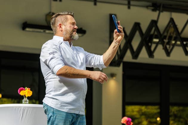 September 27, 2026, Düsseldorf: Mike Süsser at the Lido Malkasten on the sidelines of an event organized by Chefs in Town Düsseldorf Lido at the Malkasten, Jacobistraße, North Rhine-Westphalia, Germany