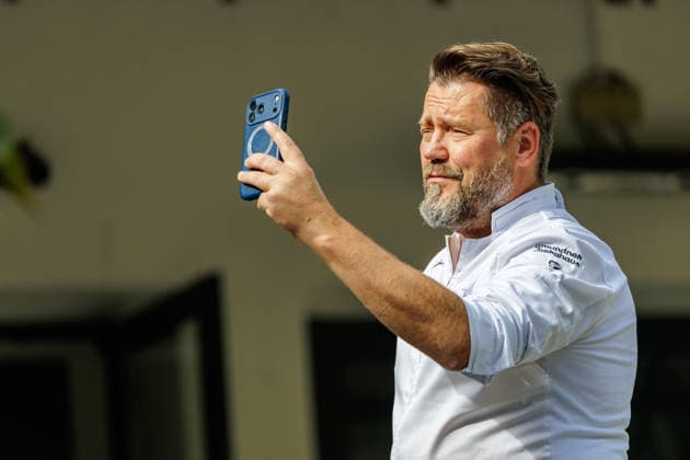 September 27, 2026, Düsseldorf: Mike Süsser at the Lido Malkasten on the sidelines of an event organized by Chefs in Town Düsseldorf Lido at the Malkasten, Jacobistraße, North Rhine-Westphalia, Germany
