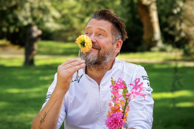 September 27, 2026, Düsseldorf: Mike Süsser at the Lido Malkasten on the sidelines of an event organized by Chefs in Town Düsseldorf Lido at the Malkasten, Jacobistraße, North Rhine-Westphalia, Germany