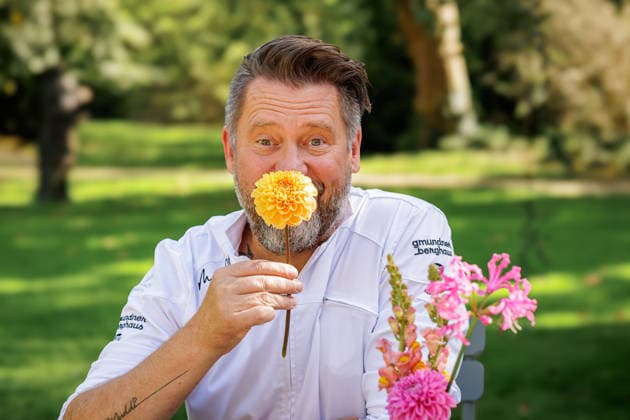 September 27, 2026, Düsseldorf: Mike Süsser at the Lido Malkasten on the sidelines of an event organized by Chefs in Town Düsseldorf Lido at the Malkasten, Jacobistraße, North Rhine-Westphalia, Germany