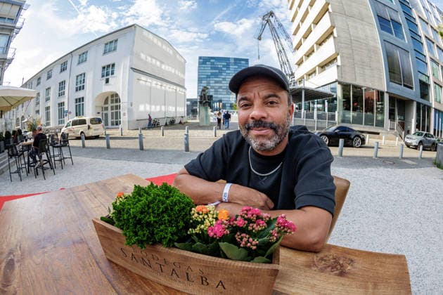 September 27, 2026, Düsseldorf: Simon Pearce on the sidelines of a Chefs in Town event at Restaurant Riva in Düsseldorf s Medienhafen. Restaurant Riva, Medienhafen, North Rhine-Westphalia, Germany