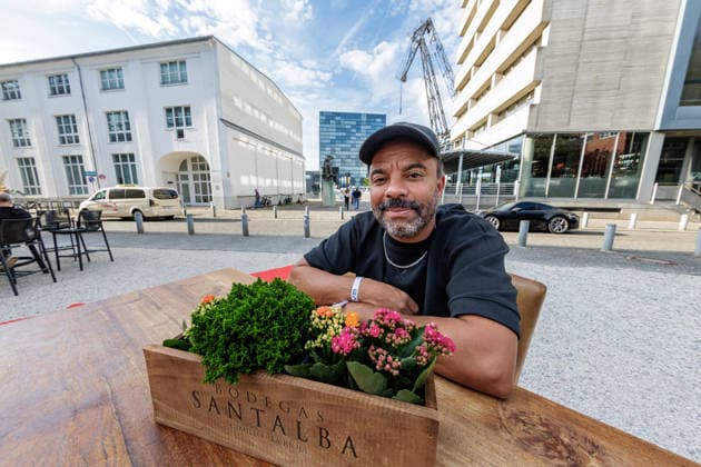 September 27, 2026, Düsseldorf: Simon Pearce on the sidelines of a Chefs in Town event at Restaurant Riva in Düsseldorf s Medienhafen. Restaurant Riva, Medienhafen, North Rhine-Westphalia, Germany