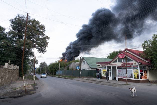 September 27, 2026, Sloviansk, Donetsk Oblast, Ukraine: Thick black smoke rises following a Russian drone attack on a residential area in the frontline city of Sloviansk, Donetsk Oblast, Ukraine, September 28, 2026. Sloviansk Ukraine - ZUMAm350 20260927_zip_m350_001 Copyright: xCameronxJones-Manleyx