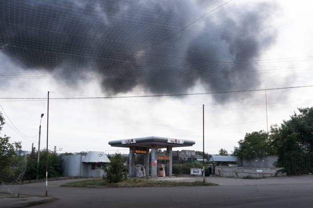 September 27, 2026, Sloviansk, Donetsk Oblast, Ukraine: Thick black smoke rises following a Russian drone attack on a residential area in the frontline city of Sloviansk, Donetsk Oblast, Ukraine, September 28, 2026. Sloviansk Ukraine - ZUMAm350 20260927_zip_m350_002 Copyright: xCameronxJones-Manleyx