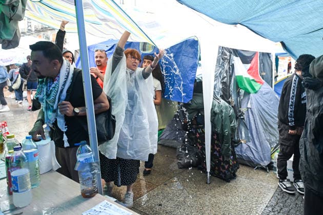 The Puerta del Sol encampment continues despite the rain. Dozens of people remain camped out at Puerta del Sol to protest the housing crisis, despite the rain, on September 28, 2026, in Madrid, Spain. The rain has forced participants in the encampment for the right to housing to readjust their awnings and tarps, but the Tenants’ Union is maintaining the protest and continues to distribute food among those in attendance. They are demanding a new housing decree dubbed the Maricarmen Decree in honor of the octogenarian who was evicted last Wednesday, September 23, in Madrid, which would provide measures to guarantee the right to housing. SEPTEMBER 28, 2026 Madrid Madrid, Spain  Copyright: xGustavoxValientex 7806373