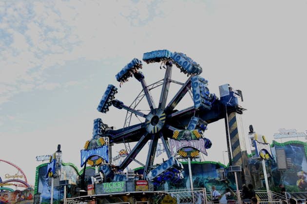 Munich, September 28, 2026, Theresienwiesn, Oktoberfest, carnival operator, Predator ride, visitors, photo, Munich