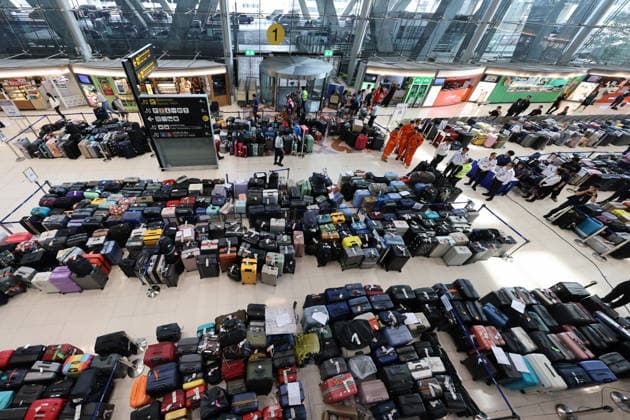 Backlog of luggage at Suvarnabhumi Airport after flood delays, Bangkok, Thailand - 29th September 2026 Piles of luggage at Suvarnabhumi Airport in Bangkok, Thailand, after flooding caused staff shortages to deal with the backlog of bags and suitcases arriving on scheduled flights. Bangkok Thailand Copyright: xPaulxBrownx