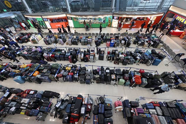 Backlog of luggage at Suvarnabhumi Airport after flood delays, Bangkok, Thailand - 29th September 2026 Piles of luggage at Suvarnabhumi Airport in Bangkok, Thailand, after flooding caused staff shortages to deal with the backlog of bags and suitcases arriving on scheduled flights. Bangkok Thailand Copyright: xPaulxBrownx