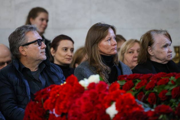 RUSSIA, MOSCOW - SEPTEMBER 29, 2026: Mourners attend a farewell ceremony for actor, jazz sax player, composer Alexei Kozlov in the Mourning Hall at Troyekurovskoye Cemetery. Sergei Fadeichev TASS  98524790