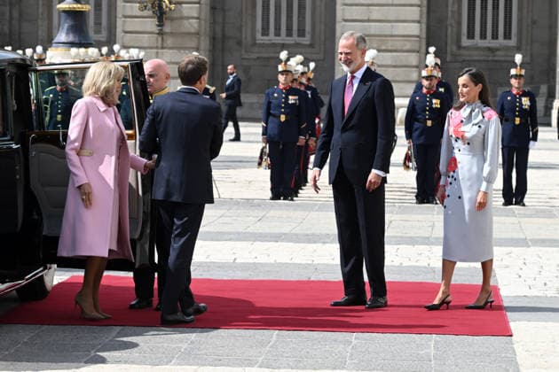 The King and Queen Welcome the President of the French Republic, Emmanuel Macron, and the First Lady with Honors King Felipe VI and Queen Letizia welcomed the President of the French Republic, Emmanuel Macron, and the First Lady, Brigitte Macron, at the Royal Palace on September 29, 2026, in Madrid, Spain. This state visit will serve to highlight and strengthen the ties and bilateral relations between the two countries. ROYALTY PRESIDENCY HONORS PRESIDENT KING QUEEN ROYAL PALACE José Madrid Madrid Spain  Copyright: xJosÃ xOlivax 7807942