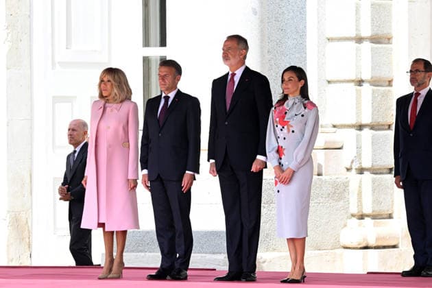 The King and Queen welcome with honors the President of the French Republic, Emmanuel Macron, and First Lady Brigitte Macron. Emmanuel Macron, King Felipe VI, and Queen Letizia during the reception with honors at the Royal Palace on September 29, 2026, in Madrid, Spain. This state visit will serve to highlight and strengthen the ties and bilateral relations between the two countries. ROYALTY PRESIDENCY HONORS PRESIDENT KING QUEEN ROYAL PALACE José Madrid Madrid Spain Copyright: xJosà xOlivax 7807974