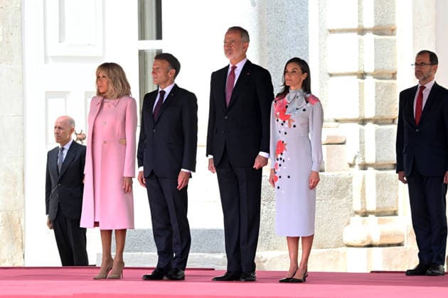 The King and Queen welcome with honors the President of the French Republic, Emmanuel Macron, and First Lady Brigitte Macron. Emmanuel Macron, King Felipe VI, and Queen Letizia during the reception with honors at the Royal Palace on September 29, 2026, in Madrid, Spain. This state visit will serve to highlight and strengthen the ties and bilateral relations between the two countries. ROYALTY PRESIDENCY HONORS PRESIDENT KING QUEEN ROYAL PALACE José Madrid Madrid Spain Copyright: xJosà xOlivax 7807976