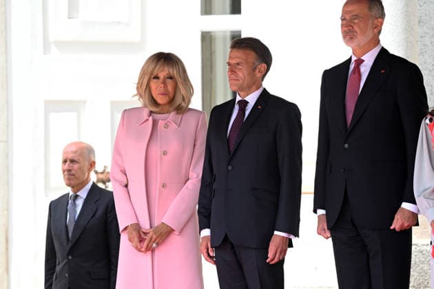 The King and Queen receive the President of the French Republic, Emmanuel Macron, and the First Lady with honors. The First Lady, Brigitte Macron, the President of the French Republic, Emmanuel Macron, and King Felipe VI during the reception with full honors at the Royal Palace on September 29, 2026, in Madrid, Spain. This state visit will serve to highlight and strengthen the ties and bilateral relations between the two countries. ROYALTY PRESIDENCY HONORS PRESIDENT KING QUEEN ROYAL PALACE José Madrid Madrid Spain Copyright: xJosà xOlivax 7807992